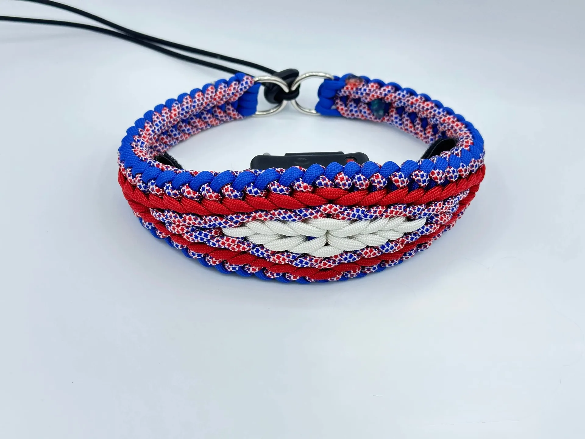 Handwoven paracord dog collar in red, white and blue